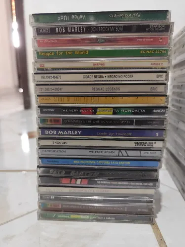 Lote de CDs de reggae, originais e importados