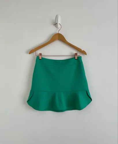 Saia curta tam P verde texturizado