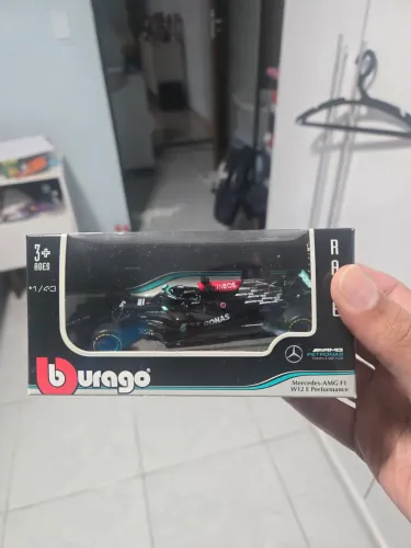 Carrinho f1 burago Lewis hamilton