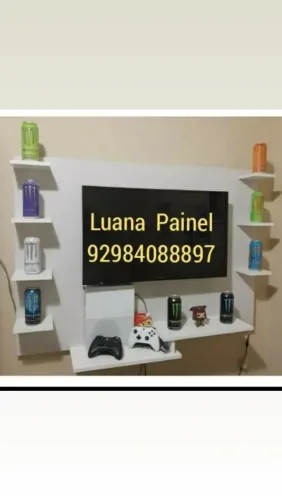 Painel de TV com prateleiras e suporte para eletrônicos