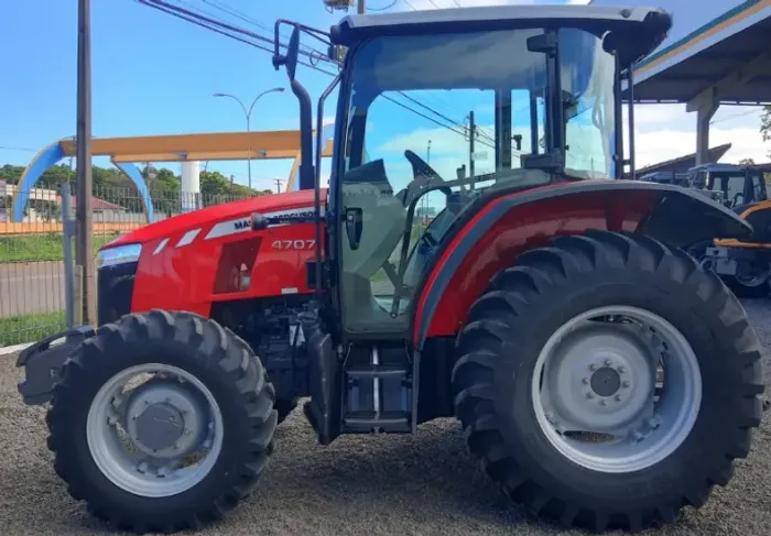 Trator Massey Ferguson  2016. 