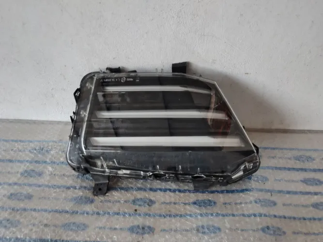Farol de milha esquerdo Peugeot 208 2025 a 2026 original c detalhe