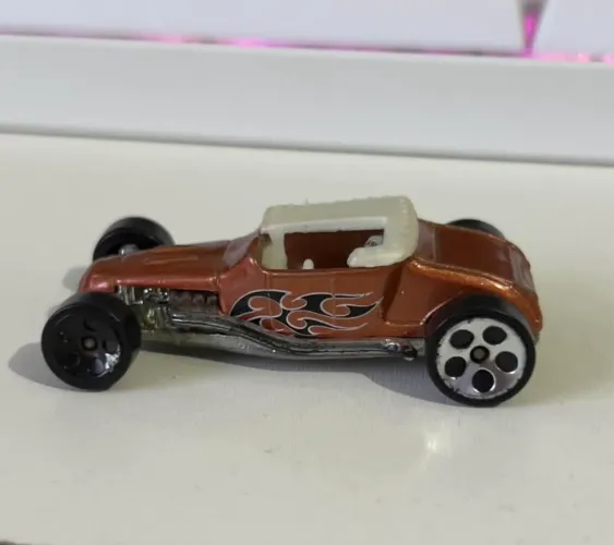 Carrinho Hot Wheels - Track T 2008