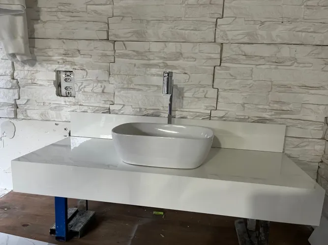 Bancada esculpida no porcelanato 