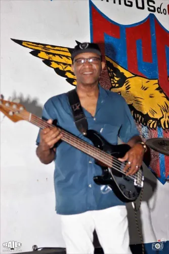 Baixo 5 Cordas musicam canhoto radidade.
