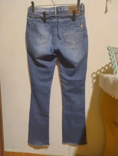 Calça bainha desfiada