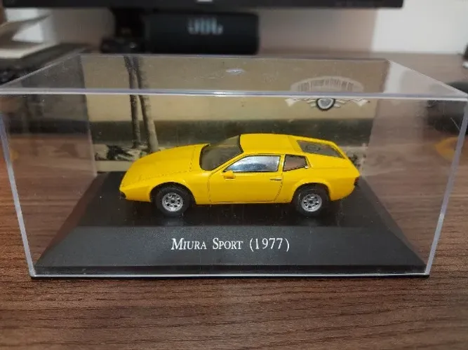 Miniatura Miura Sport 1977 1:43 com acílico