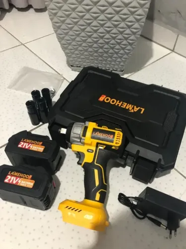Kit Chave De Impacto 2 Bateria 21v 4ah Sem Fio Brushless Com Maleta E Acessorios