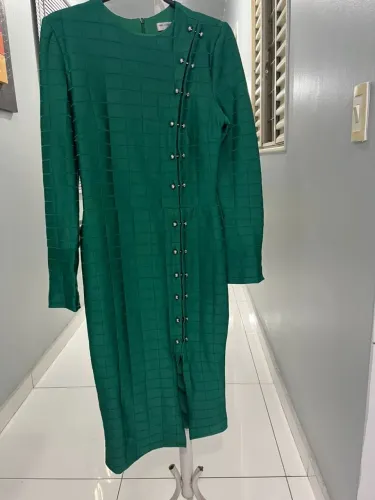 Vestido verde Esmeralda manga longa. ANALISO PROPOSTA