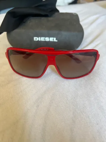Óculos vermelho diesel original