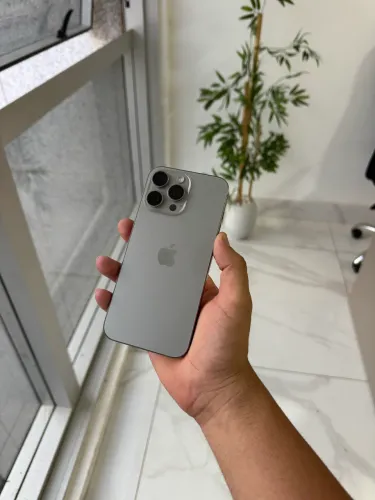 iPhone 16 pro max 256 gigas semi-novos 