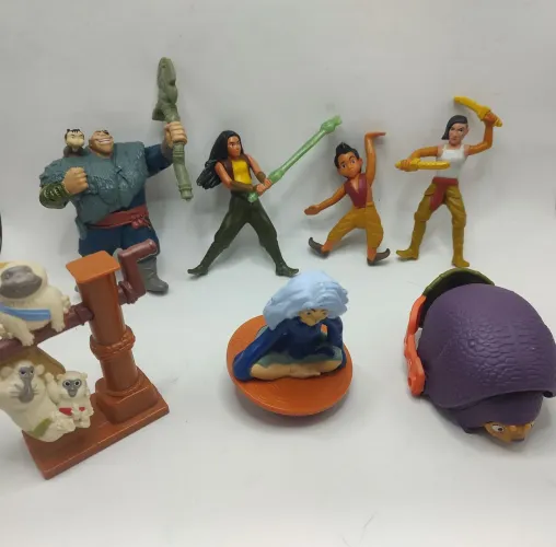 Coleção Miniaturas Raya e o Último Dragão (usado)