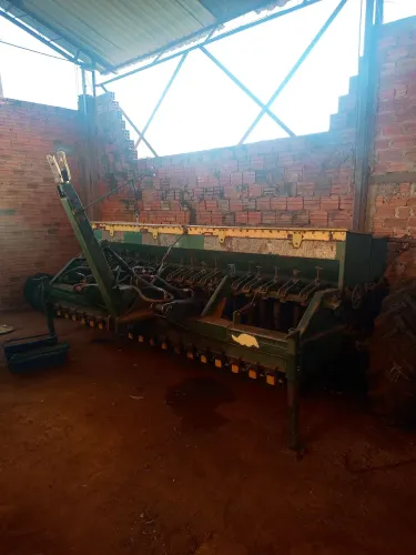 Semeadeira trigo tatu 19 linhas