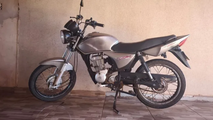 Cg 150 em dia chave Manuel só pegar e andar 