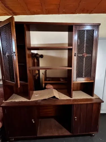 Estante em madeira imbuia