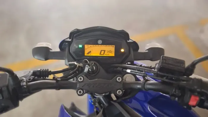 FZ25 2022 Azul, 250cc, 30.000 km, revisão completa, excelente estado, pronta pra rodar.