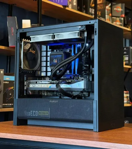 PC Gamer AMD Ryzen 7 9800X3D + RTX 5070 Ti 16GB Zotac OC