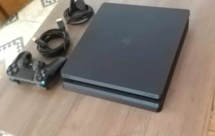 Ps4 slim hd 1TB aceito cartão 