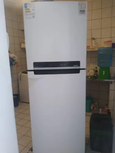 Geladeira MIDEA 425 litros branca , ainda na garantia. Menos de 1 ano de uso .