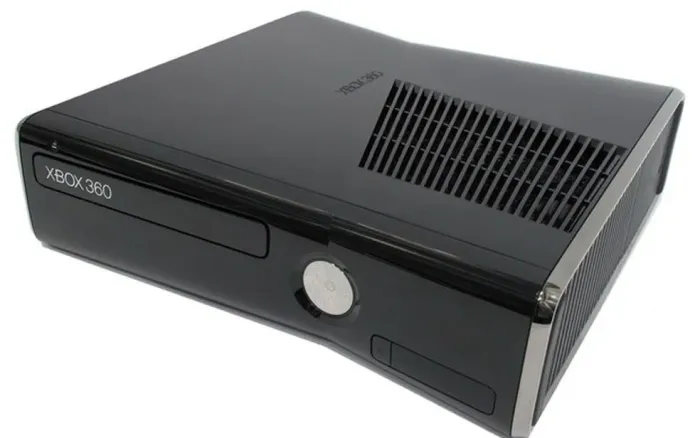 Console Xbox 360 4Gb Sem Acessórios (Apenas Console)