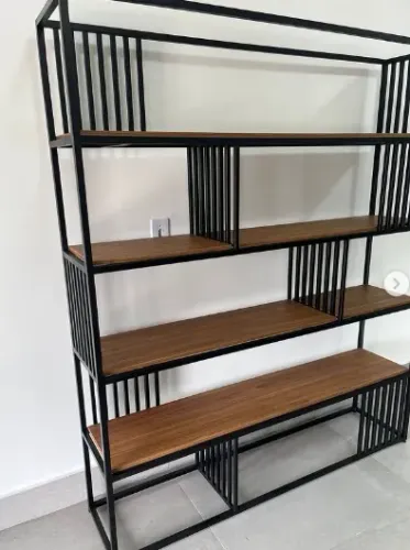 ESTANTES E RACKS INDUSTRIAIS | MODERNOS E PERSONALIZÁVEIS