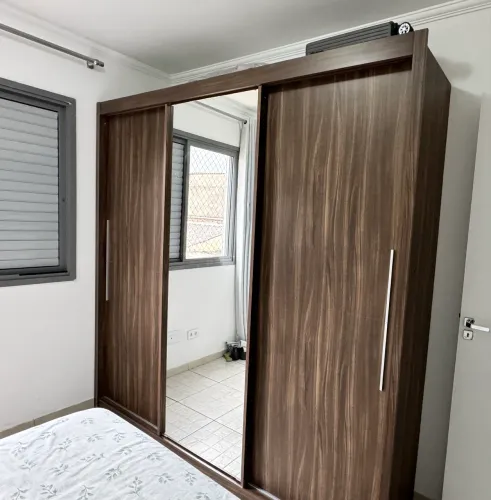 Guarda-roupa porta de correr com espelho MdF