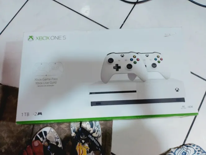 Caixa d Xbox one S por 70