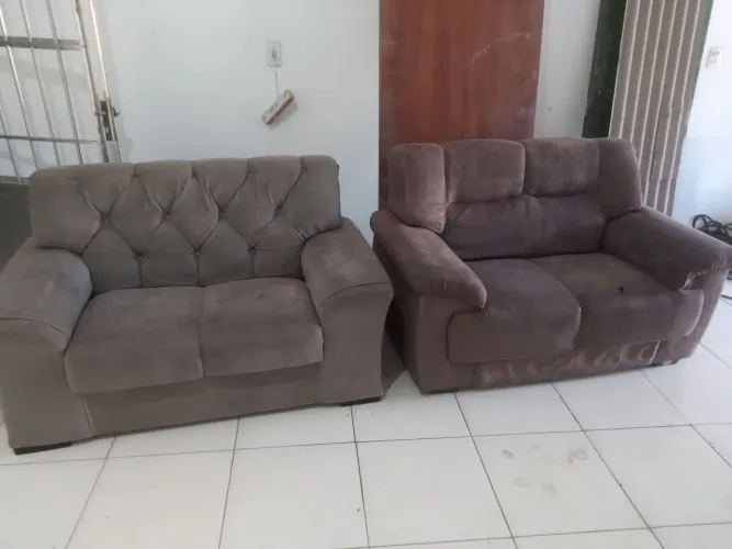 02 sofá dois lugares 100 reais cada da pra usar ainda ou mandar fora ou botar uma capa e