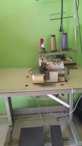 Máquina de costura Overclock Lanmax