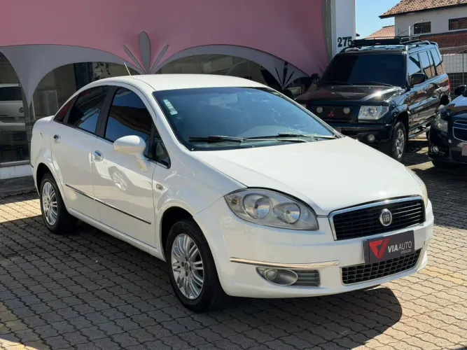 Fiat Linea Essence 1.8 Flex 16V 4P 2013