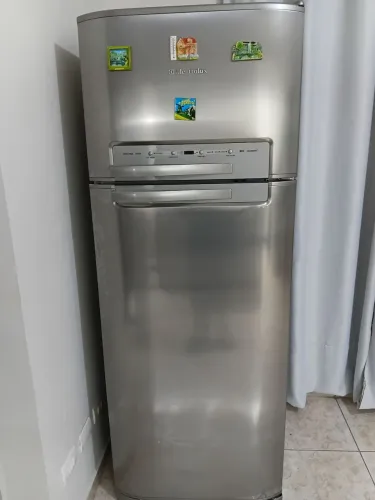 Vendo Geladeira Electrolux DF48X fros free