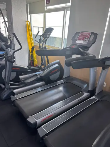 Esteira life fitness e leg press Tecknogyn