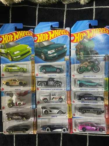 Carrinhos hotwheels lacrados
