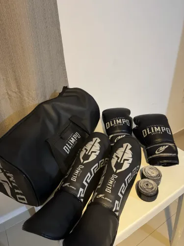 Kit completo - Luva de boxe, Caneleira, Bolsa e bandagens.