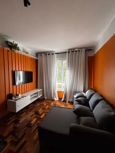 Vendo sofá com chaise com 6 meses de uso