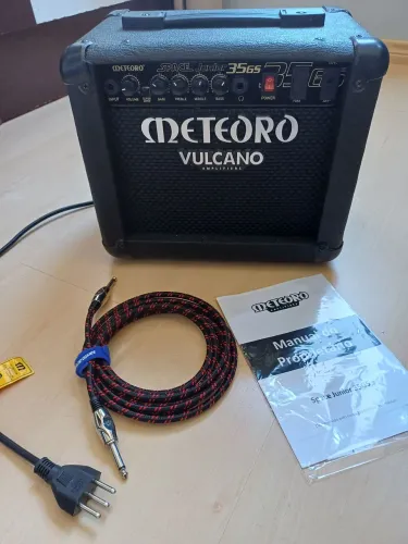 Amplificador Meteoro Space Junior 35GS e cabo Santo Angelo 3,05m