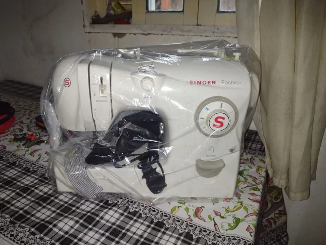 Vendo máquina de costura Singer