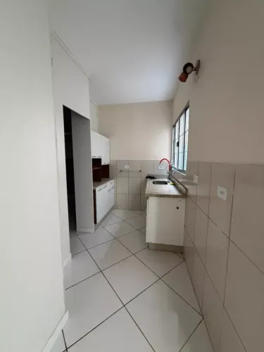 Casa com 1 Quarto(s) e 1 banheiro(s) para Alugar, 20 m² por R$ 850 / Mês