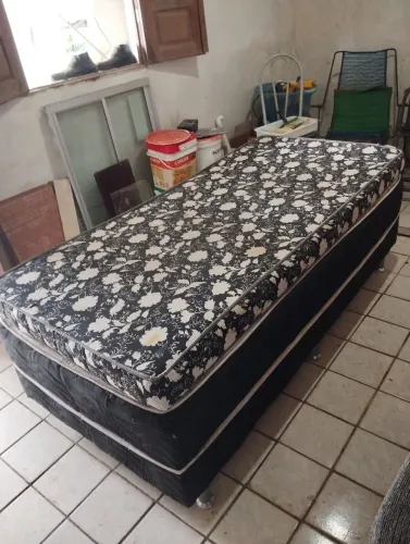 Cama box de solteiro + Colchão = Ótimo estado 