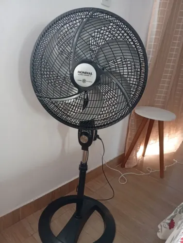 Ventilador mundial.de pé