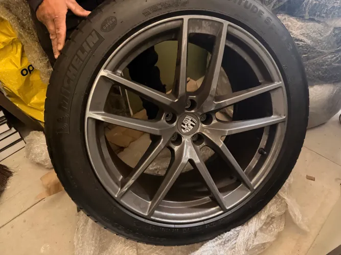 rodas originais da Porsche aro 20 polegadas