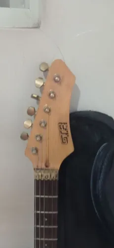 Guitarra GTR + Cubo Meteoro + Pedaleira GNX 2