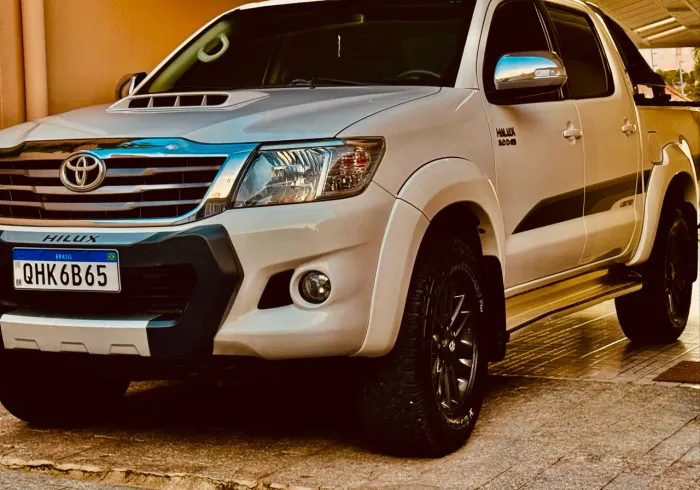 Toyota Hilux CD Limited 4X4 3.0 TDI Diesel Aut. 2015