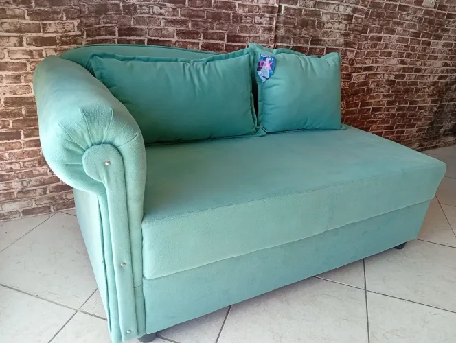 Lindo sofá para decorar seu salão o recepção