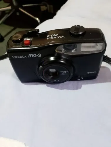 Máquina fotográfica analógico yashica modelo MG-3 no estado