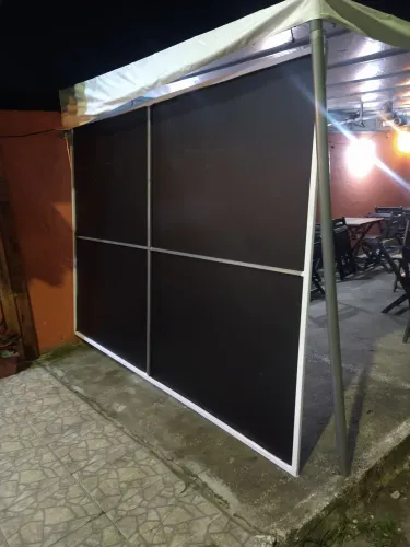 Vende-se projetor com painel de telão feito de lona