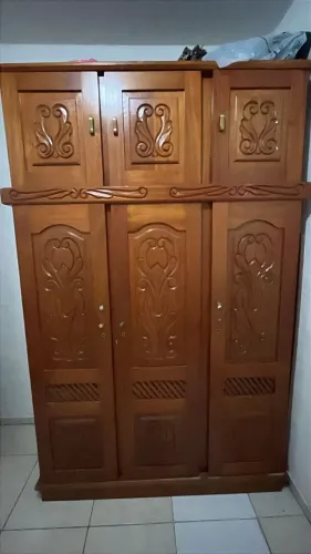 Guarda roupa de madeira original