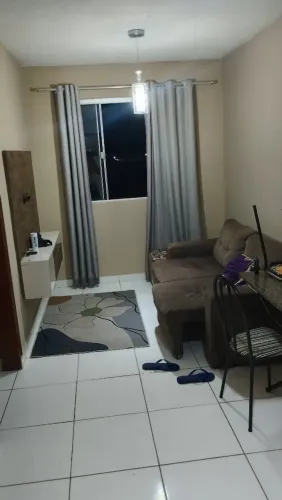 Procuro alguém que queira compartilhar apê