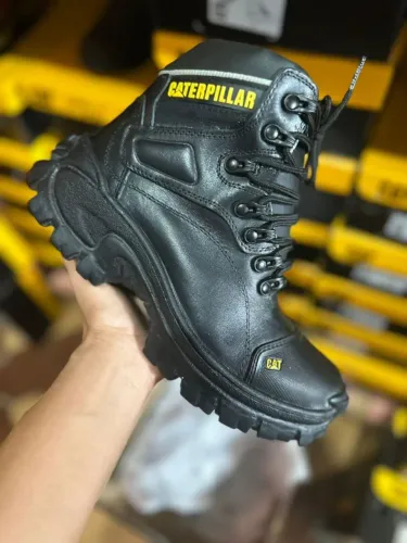 BOTA COTURNO CATERPILLAR PRETA