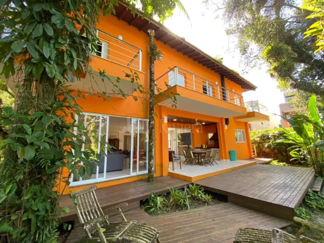 Casa a Venda na Praia do Engenho em Condominio Fechado Frente ao Mar